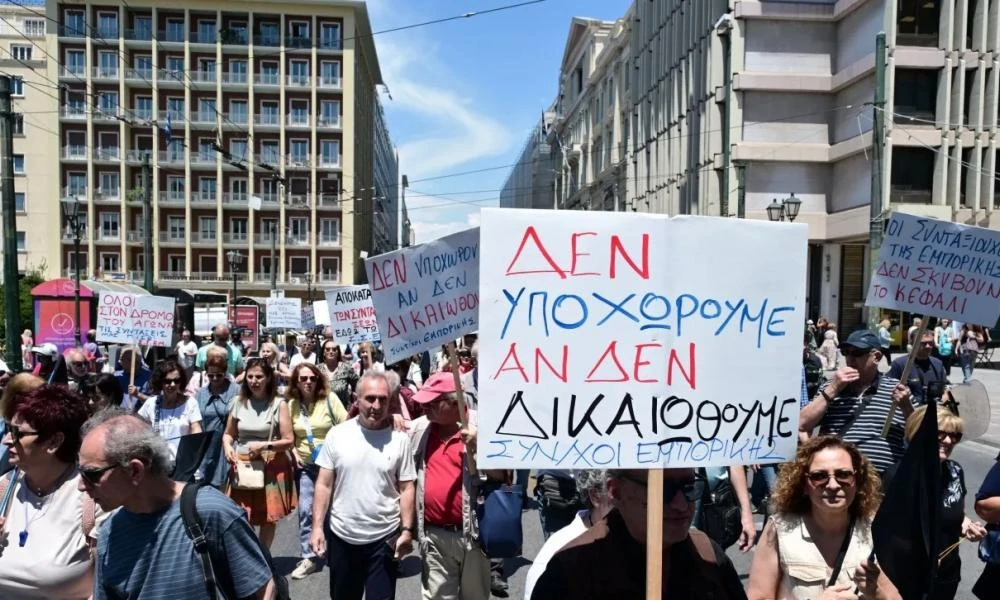 Κλειστή η Σταδίου - Συγκέντρωση στο Υπουργείο Εργασίας
